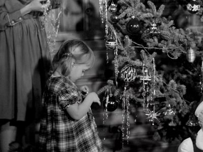 Are making preparations for an event - Santa Claus Is Comin' to Town