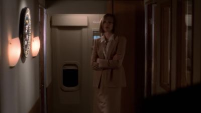 - Are we near the tower?
- Gear's down. - The West Wing