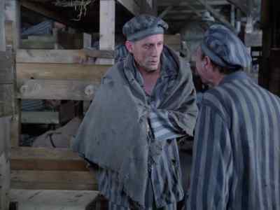 - Are you not praying?
- I do not know how. And you? - Holocaust