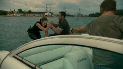 - Are you OK?
- Yeah. - Strike Back