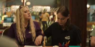 - Are you okay?
- Yeah. Mm-hmm. - Joe vs Carole