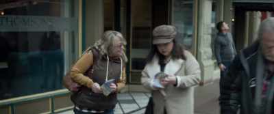 -Are you reading this?
-PASSERBY 1: That's incredible. - Left Behind: Rise of the Antichrist