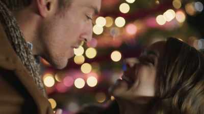 ♪ Are you ready to fall
in love this Christmas ♪ - Christmas at the Amish Bakery