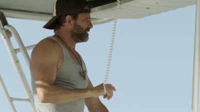 -Are you safe?
-Yeah, we're safe. - 5 Headed Shark Attack