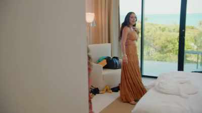 - Are you seeing that somebody
is literally writing - The Real Housewives Ultimate Girls Trip