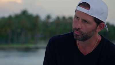 - Are you seeing someone?
- No. I'm not seeing anyone. - Siesta Key