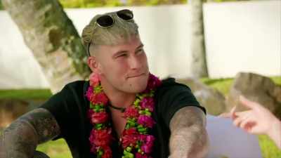 - Are you sure?
- Yeah. No. OK, so we matched
on Tinder first, - FBOY Island NZ