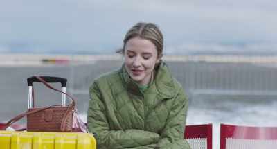 - Are you taking a picture?
- Yeah! Wai-- wait,
uh, stay that way. - Breakup Season