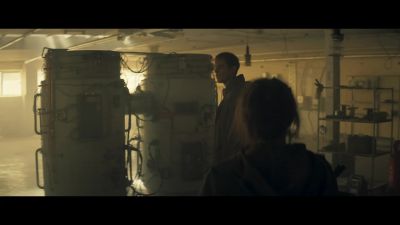 Are the matter waves stable? - War of the Worlds
