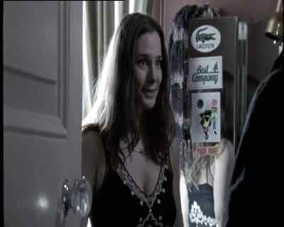 Are these your clothes, Mrs King? - Wire in the Blood