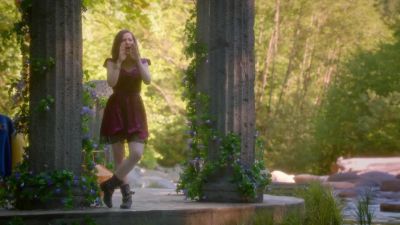 ARE THOSE LITTLE CROWNS
ON YOUR SHORTS? - Descendants