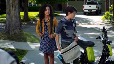 -Are those your wheels?
-Oh. Uh... - Andi Mack