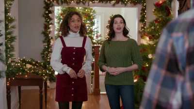 Are you two all right? - Believe in Christmas