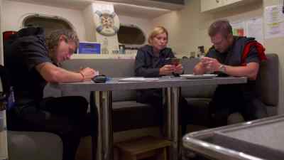 - Are you writing a love note? - Below Deck Mediterranean