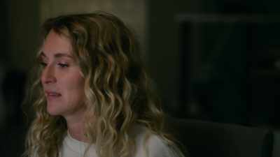 - Are you writing?
- I am. - Mr. Manhattan