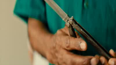 - Are you going to cut it with a knife? - The Secret Agent