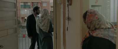 -Aren't you alone?
-Maliheh wanted to see you. - A Hero