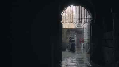 Aren't you going to bring me inside? - Victoria