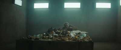 - Aren't you going to eat today either?
- Obviously not. - The Platform