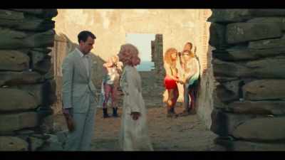 -Aren't you going to wash?
-No, I'm going to keep it on
for a while. - Little Birds
