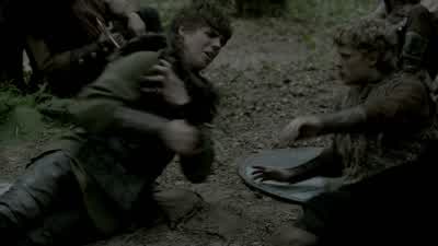 Ari! Ari! Shields! Shields! Get down! Get down! Priest! In! - Vikings