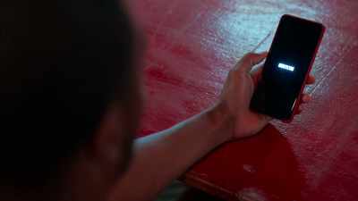 -[Ari] Q.
-[cell phone chimes] - The Mole