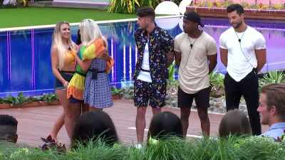 >> Arielle: CONGRATULATION,
KELSEY, PLEASE GO AND JOIN - Love Island