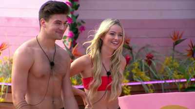 >> Arielle: SO MALLORY, THIS
IS THE FIRST TIME YOU STEPPED - Love Island