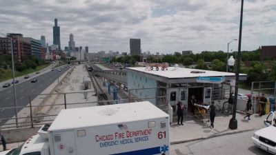 Armed robbery on the El. - Chicago Fire