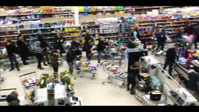 Around the world,
panic-buyers empty shelves - Death to 2020