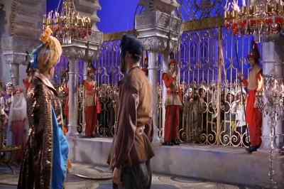 Arresting me at here. - Captain Sindbad