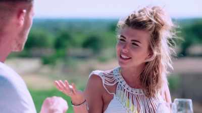 ‐Arrogant, self‐obsessed.
‐I don't think that is, like,
a character, like. - Love Island