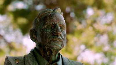 Arthur Evans used his wealth
to write - Raiders of the Lost Past with Janina Ramirez