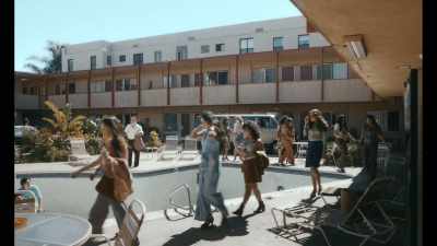 -[Arturo] Mm-hmm, hmm.
-[women chattering] - Griselda