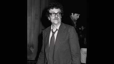 As anyone who’s tried to write
knows, - Kurt Vonnegut: Unstuck in Time