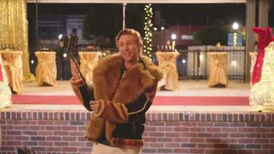 As you can hear,
everyone's screaming - Adult Swim Yule Log 2: Branchin' Out
