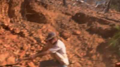 ..as they chase
Queensland's prized boulder opal. - Outback Opal Hunters