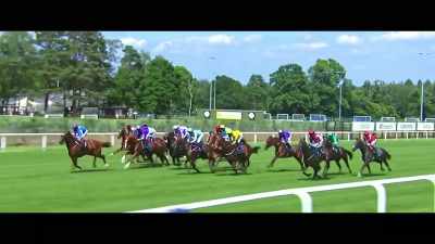 As they head down towards the
furlong pole, this is wide open. - Horsepower