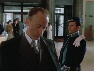 As how much time will we have the honor
of his visit, Mr. does It read Comte? - Agatha Christie's Poirot