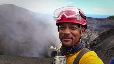 -As if this helmet's gonna do something...
-(JEFFREY LAUGHS) - Welcome to Earth