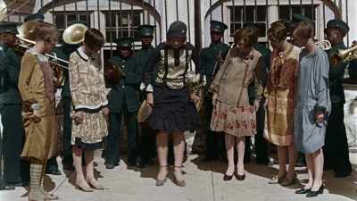 as-more-women-adopt-the-flapper-style - America in Color