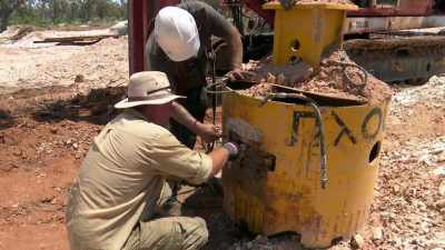 As we pushed out, this has been
weaker than the wall, opal wall - - Outback Opal Hunters