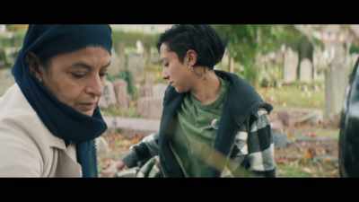 - As salaam alaikum, Mama.
- Alaikum salaam. - We Are Lady Parts