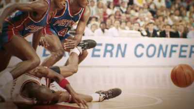 As soon as he steps in the paint...
Hit him. - The Last Dance