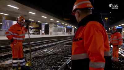 As the machine moves
to each new section, - World's Busiest Train Stations