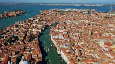As the morning rush hour
boat traffic subsides, - Europe From Above