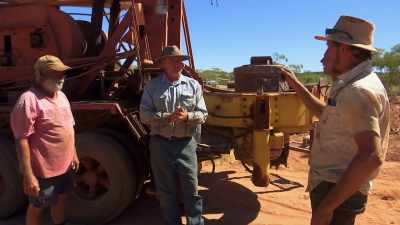 As the nominated driller,
all eyes are on Aaron. - Outback Opal Hunters