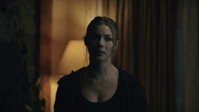 - Ash?
- Lizzie. - Trapped in the Rocky Mountains