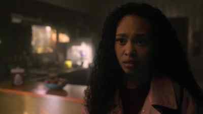 Ash: Mouse cut out
of school early - Pretty Little Liars: Original Sin