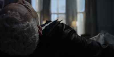 (Asif on phone) We aren't
talking days. We 're talking weeks. - Gangs of London